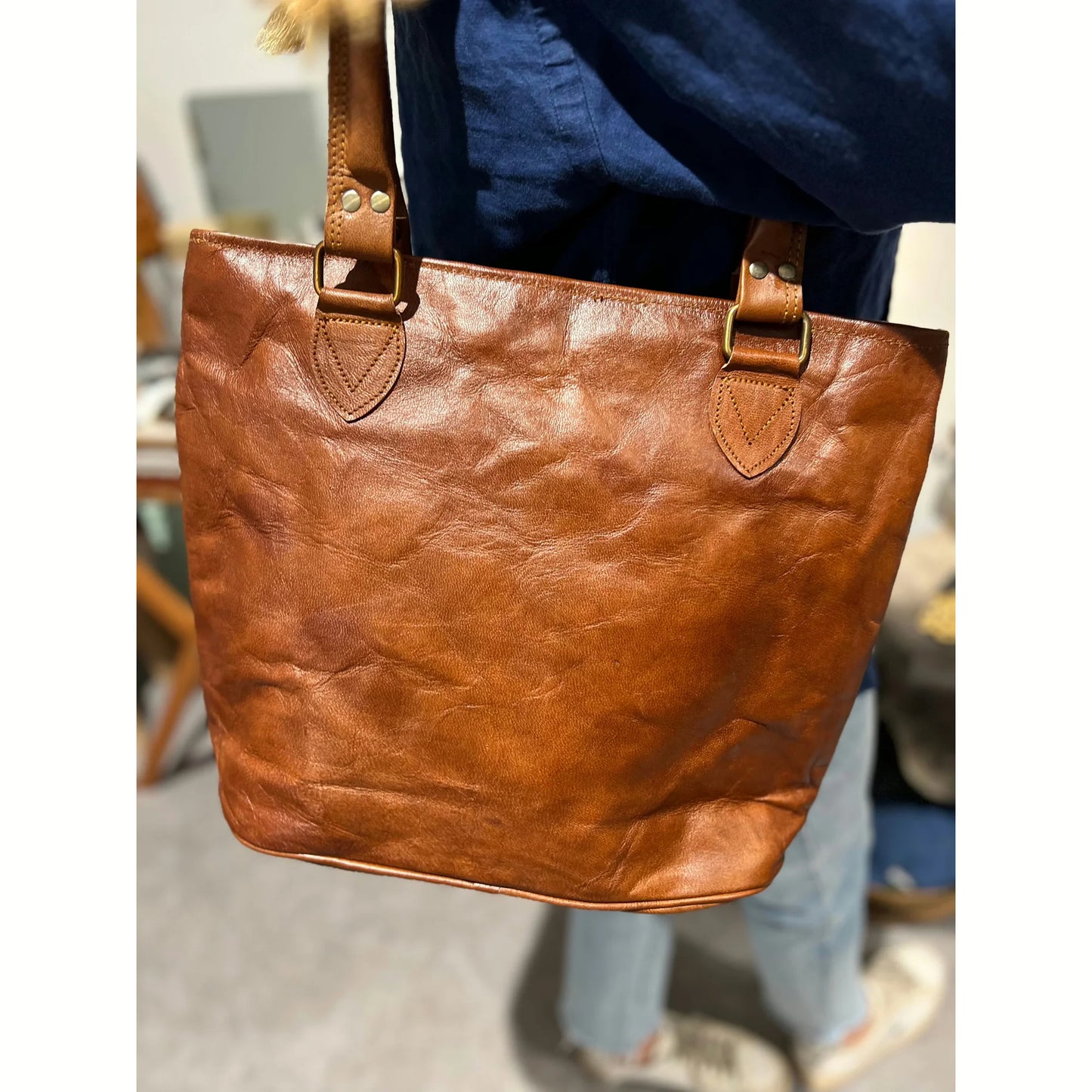 LEATHER BUCKET BAG WITH FRONT POCKET